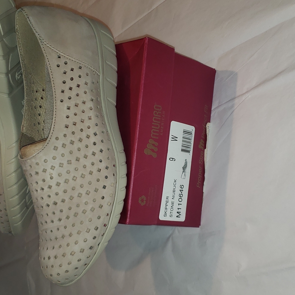 Munro New SKIPPER Nubuck Perforated Sneakers Shoe Comfort Wedge Flats Women's 9W - Picture 6 of 17